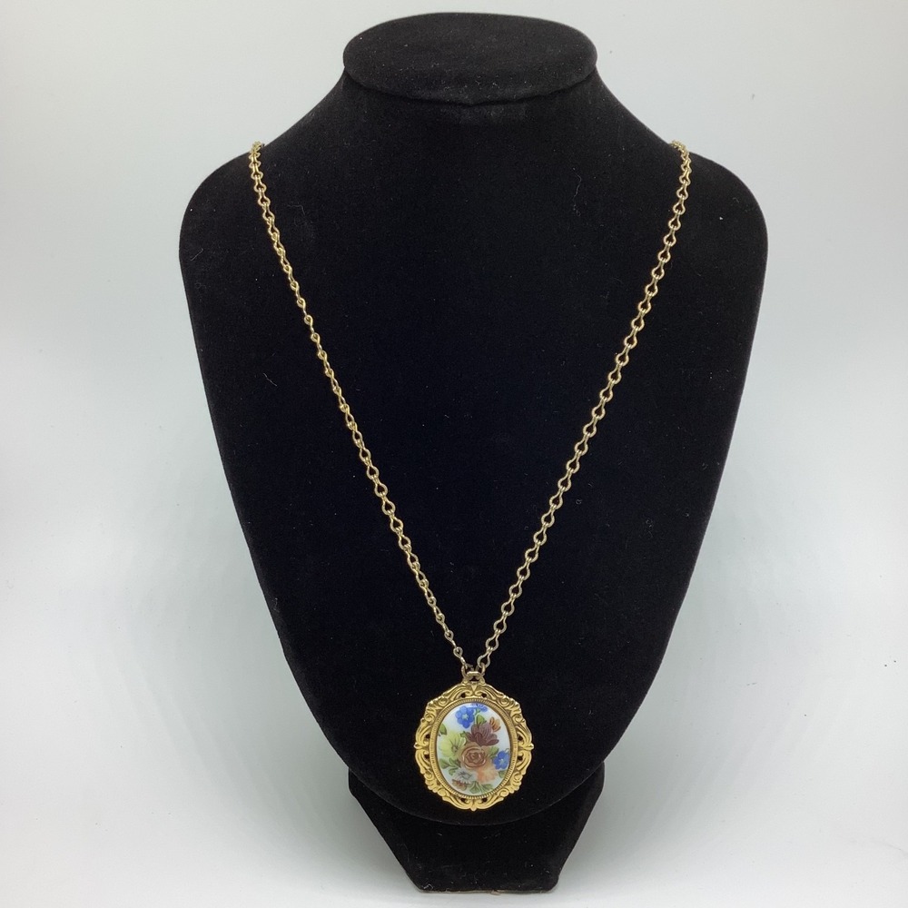 1928 Gold Tone‎ Oval Floral Necklace